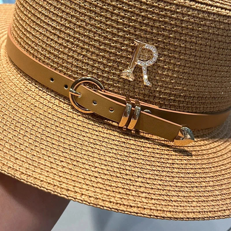 Chapeau de soleil en paille tendance pour l'été (en promotion) - Offre à durée limitée