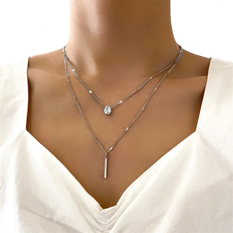 Collier bohème pour femme : collier à pendentif multicouche avec breloque en strass 2024